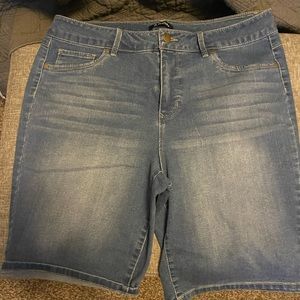 D jeans size 18w. Light denim with wear marks